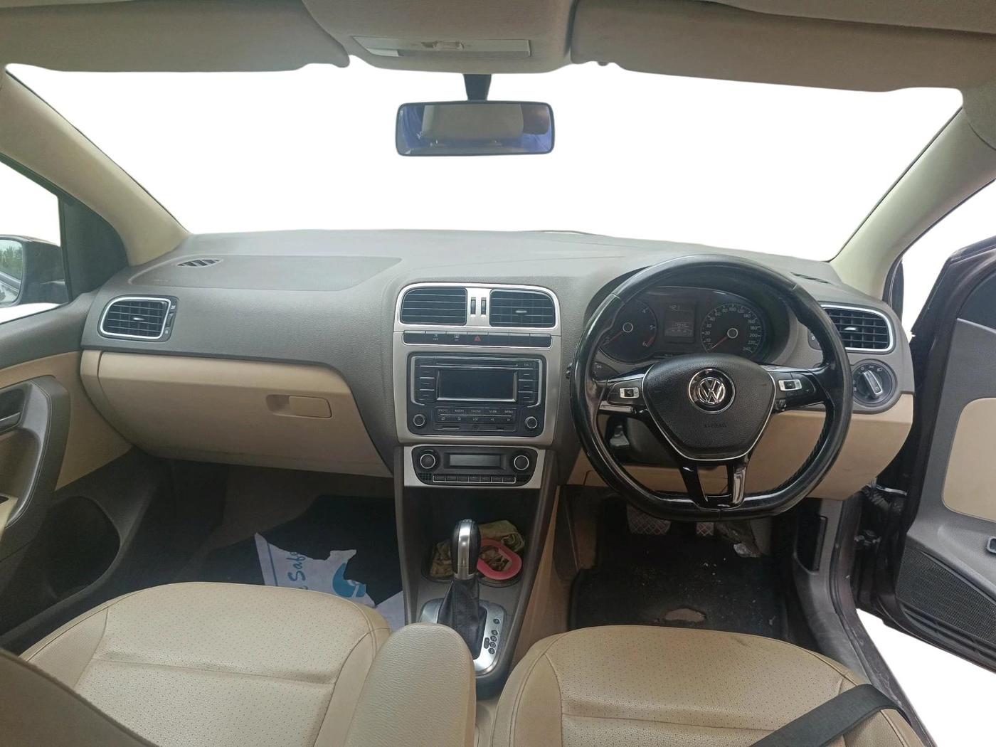 2015 Volkswagen Vento HIGHLINE PLUS 1.5 AT 16 ALLOY, Diesel, Automatic, 1,17,949 km, interior