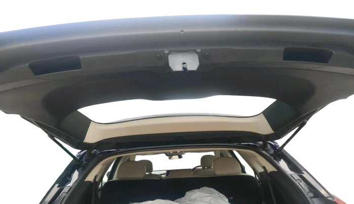 2022 Mahindra XUV700 AX 7 LUXURY D AT 7 STR, Diesel, Automatic, 51,775 km, exterior