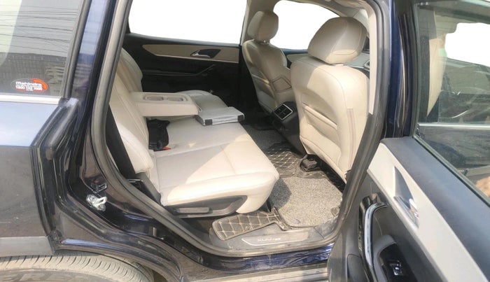 2022 Mahindra XUV700 AX 7 LUXURY D AT 7 STR, Diesel, Automatic, 51,775 km, interior