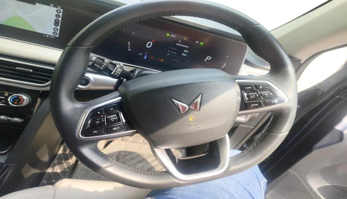 2022 Mahindra XUV700 AX 7 LUXURY D AT 7 STR, Diesel, Automatic, 51,775 km, interior