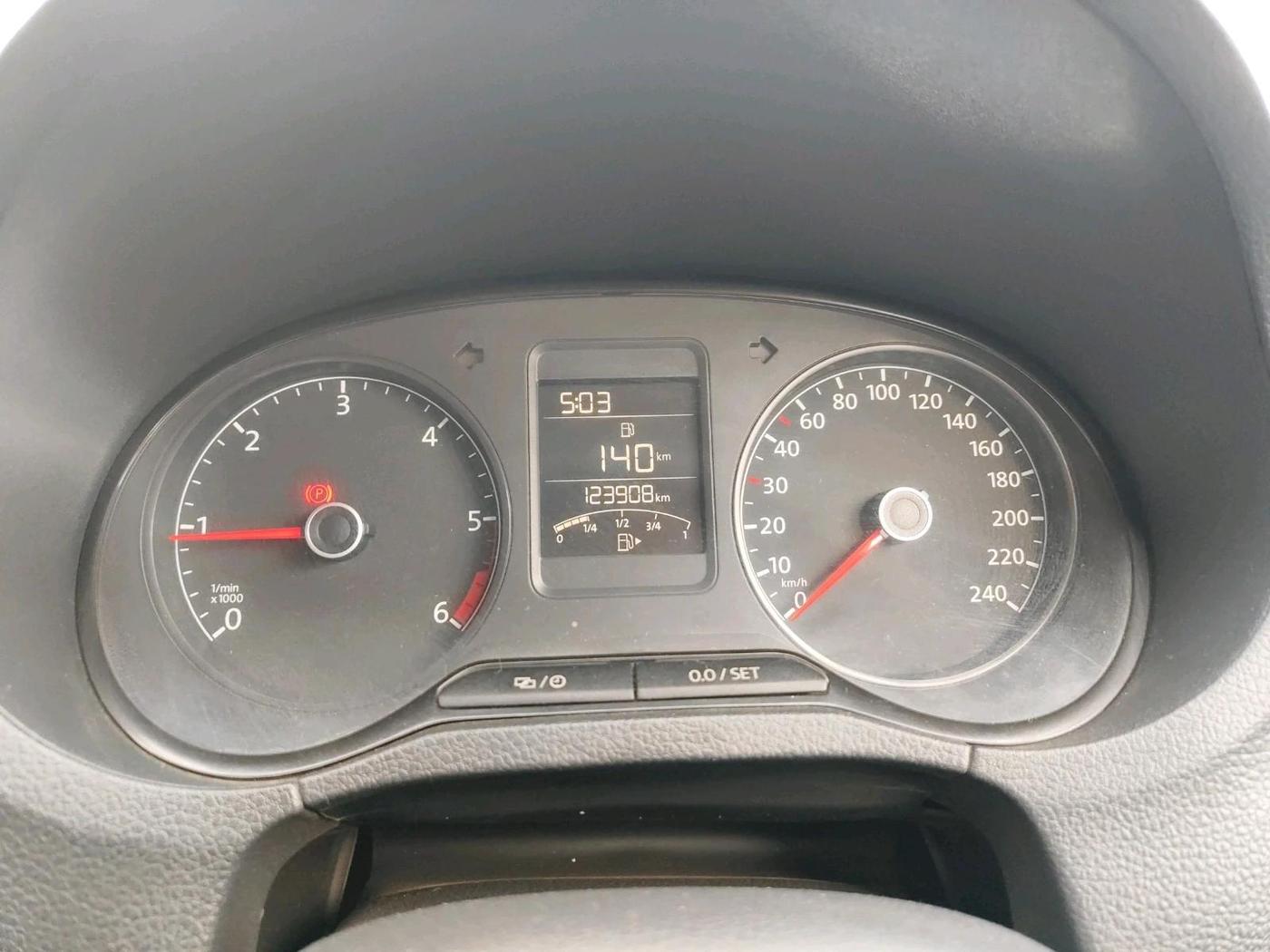 2014 Volkswagen Polo HIGHLINE1.5L, Diesel, Manual, 1,23,908 km, interior