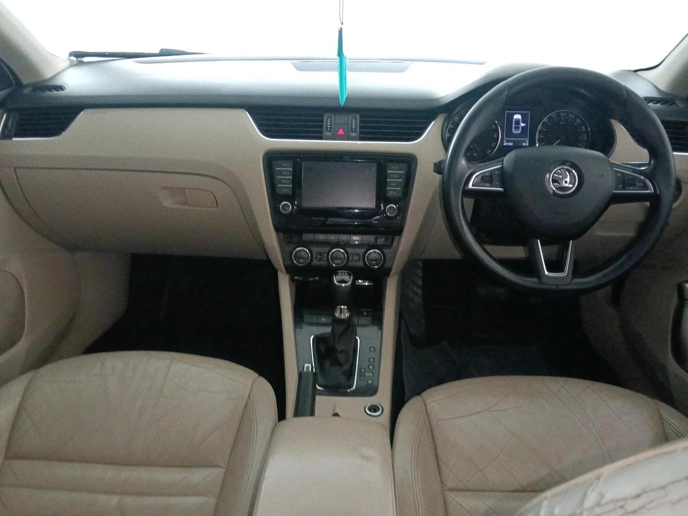2016 Skoda Octavia 2.0 TDI CR STYLE PLUS AT, Diesel, Automatic, 2,01,534 km, interior