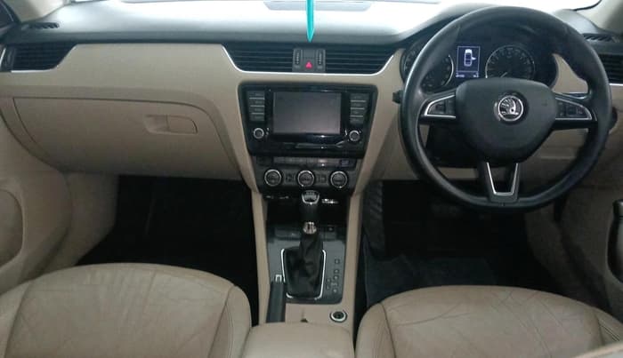2016 Skoda Octavia 2.0 TDI CR STYLE PLUS AT, Diesel, Automatic, 2,01,534 km, interior