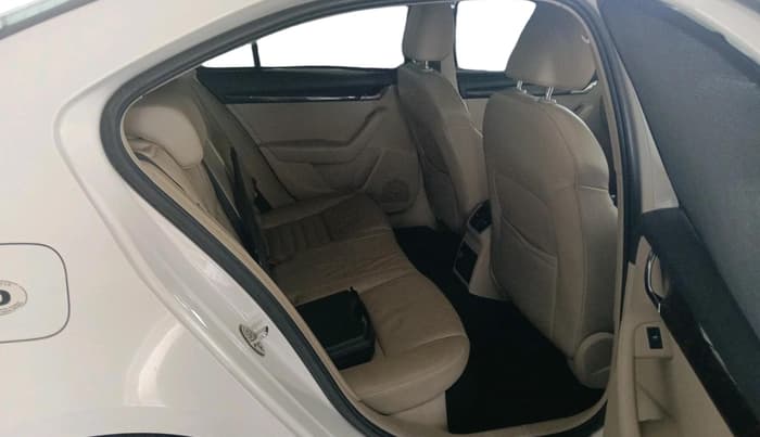2016 Skoda Octavia 2.0 TDI CR STYLE PLUS AT, Diesel, Automatic, 2,01,534 km, interior