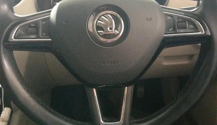2016 Skoda Octavia 2.0 TDI CR STYLE PLUS AT, Diesel, Automatic, 2,01,534 km, interior