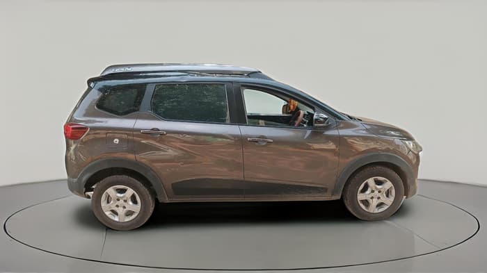 2022 Renault TRIBER RXT, Petrol, Manual, 39,138 km, exterior