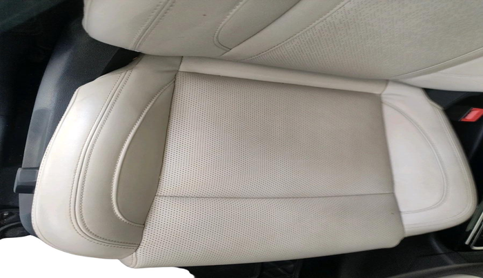 2022 Mahindra XUV700 AX 7 LUXURY P AT 7 STR, Petrol, Automatic, 57,701 km, interior