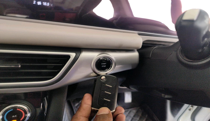 2022 Mahindra XUV700 AX 7 LUXURY P AT 7 STR, Petrol, Automatic, 57,701 km, interior