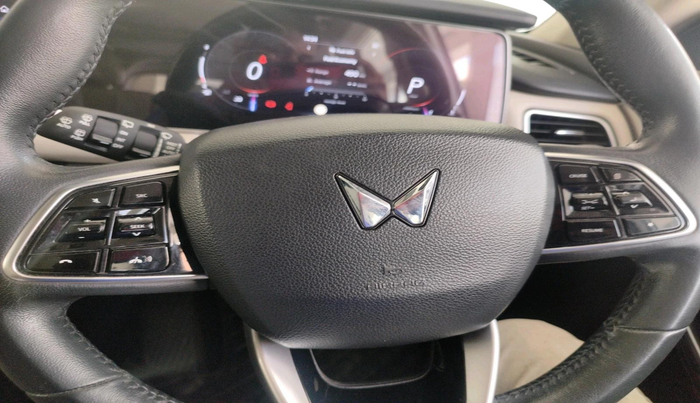 2022 Mahindra XUV700 AX 7 LUXURY P AT 7 STR, Petrol, Automatic, 57,701 km, interior