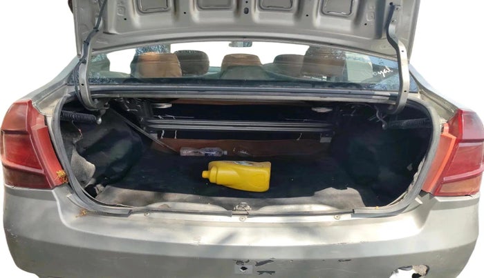 2015 Mahindra Verito 1.5 D4, Diesel, Manual, 1,06,928 km, exterior