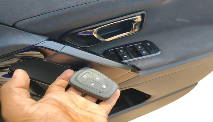 2022 Tata Harrier XTA PLUS 2.0L KRYOTEC DARK EDITION, Diesel, Automatic, 29,667 km, interior