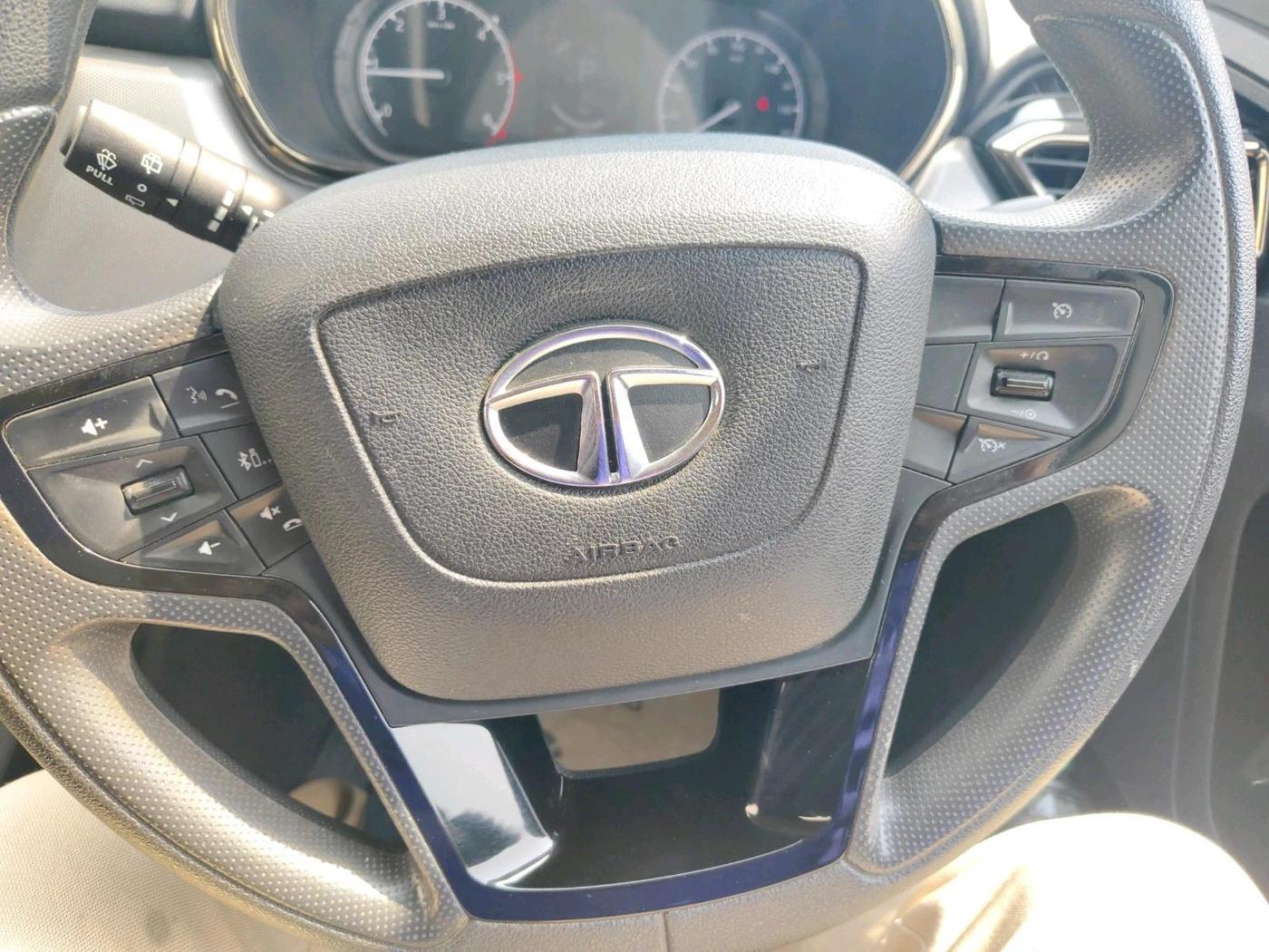 2022 Tata Harrier XTA PLUS 2.0L KRYOTEC DARK EDITION, Diesel, Automatic, 29,667 km, interior
