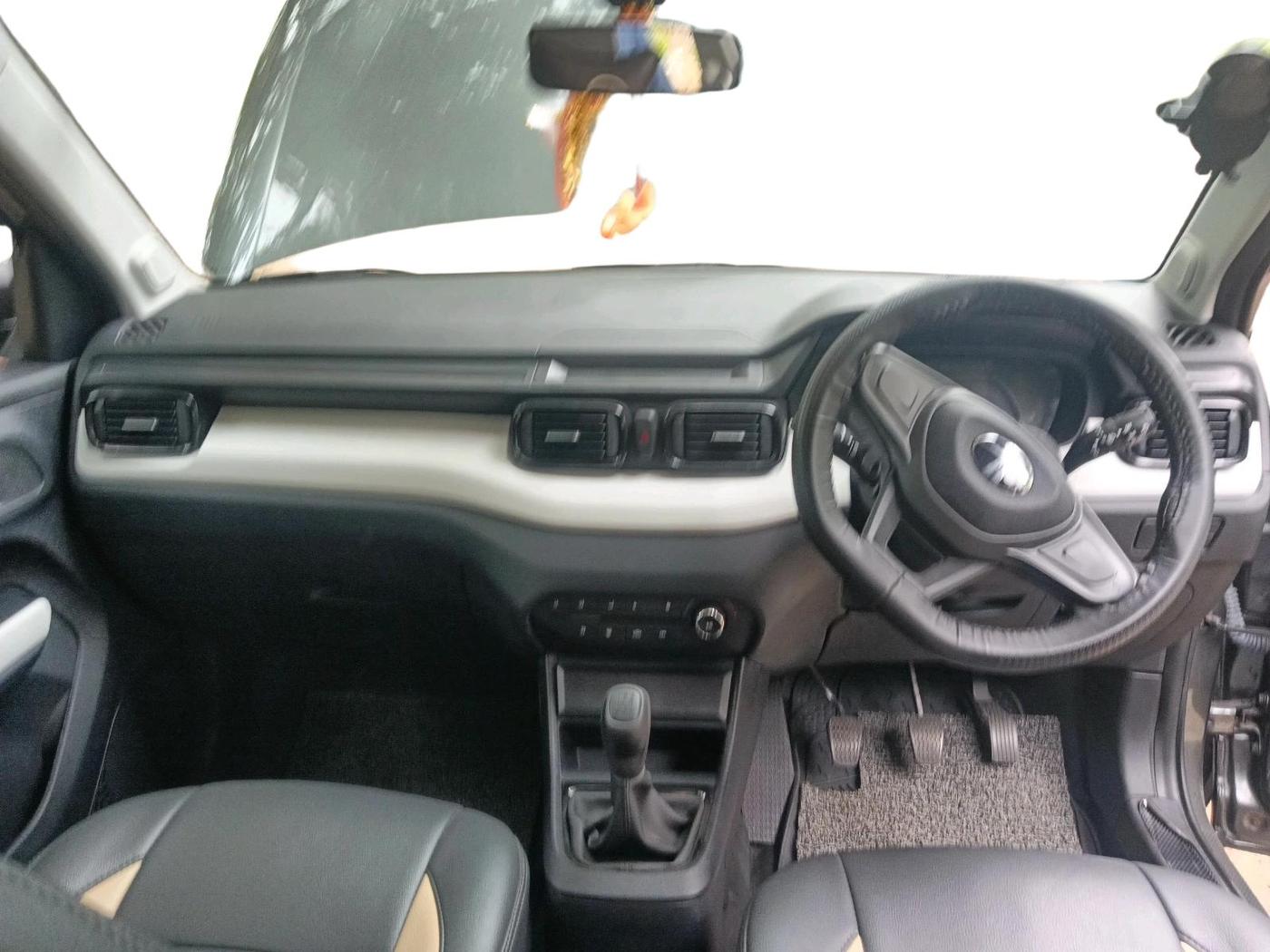 2024 Tata PUNCH PURE MT, Petrol, Manual, 8,439 km, interior