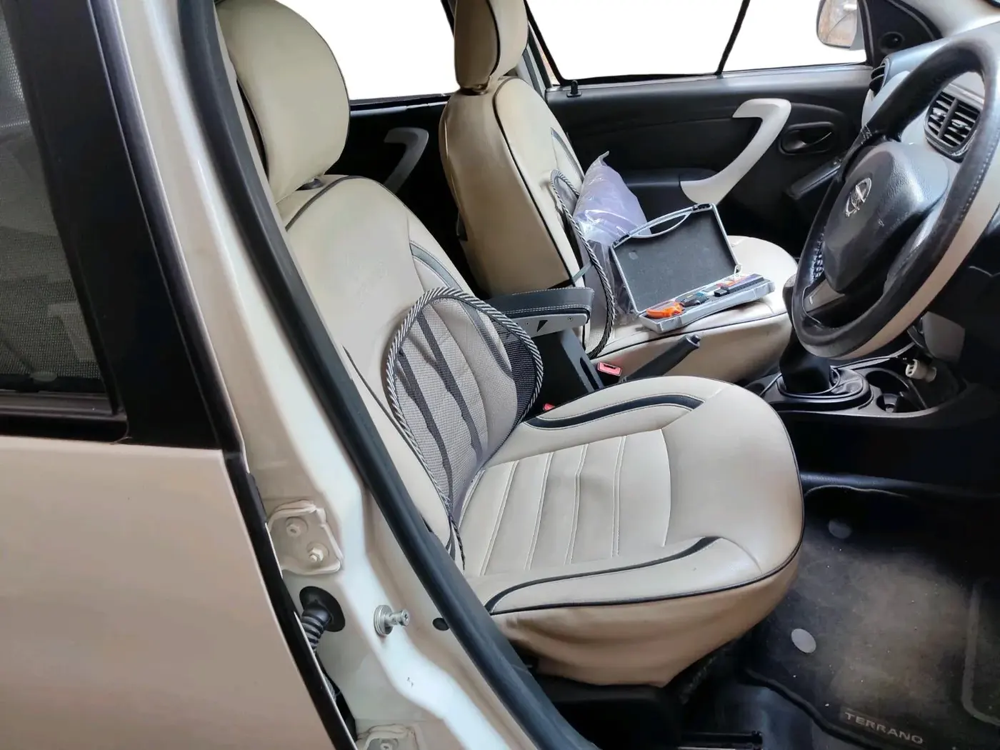 2018 Nissan Terrano XE (D), Diesel, Manual, 93,577 km, interior