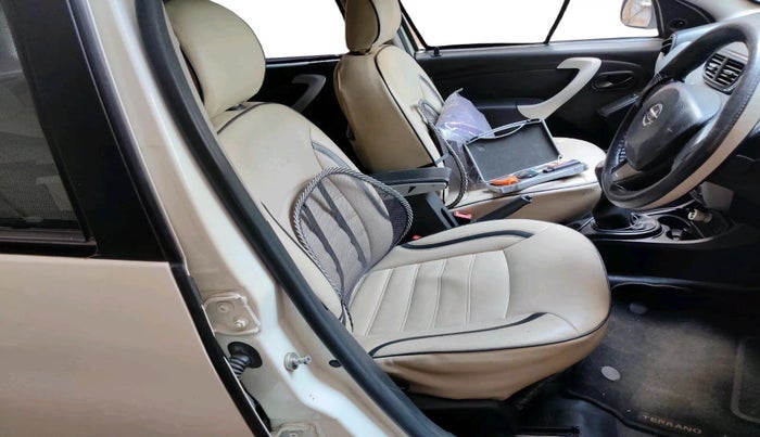 2018 Nissan Terrano XE (D), Diesel, Manual, 93,577 km, interior