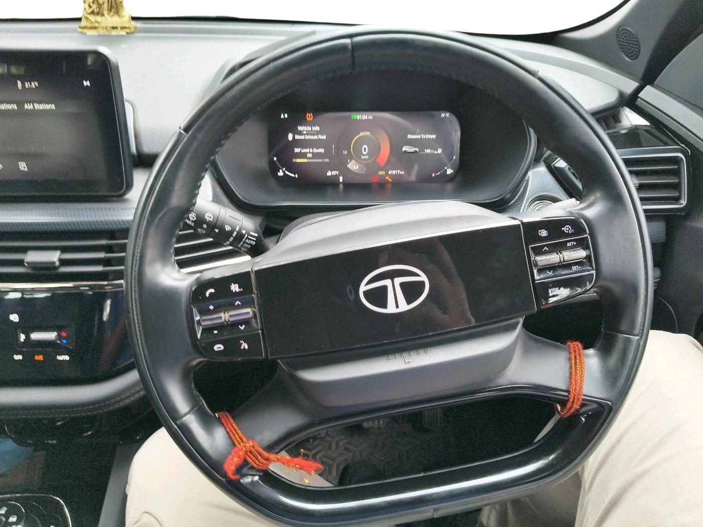 2024 Tata Safari PURE PLUS S DARK EDITION, Diesel, Manual, 41,917 km, interior