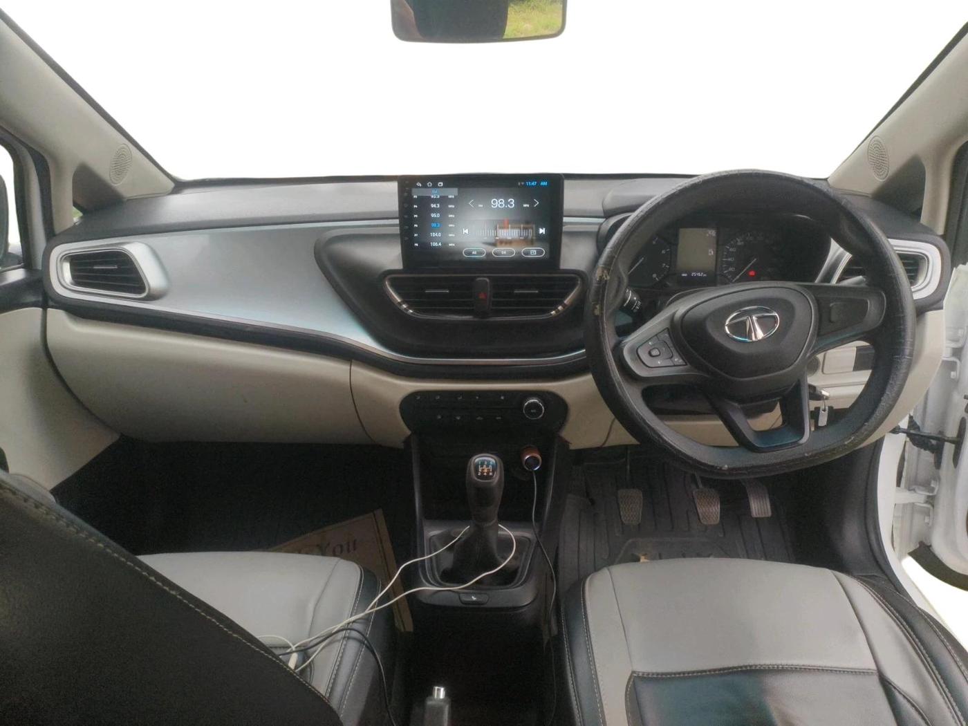 2024 Tata ALTROZ XM PETROL, Petrol, Manual, 25,462 km, interior