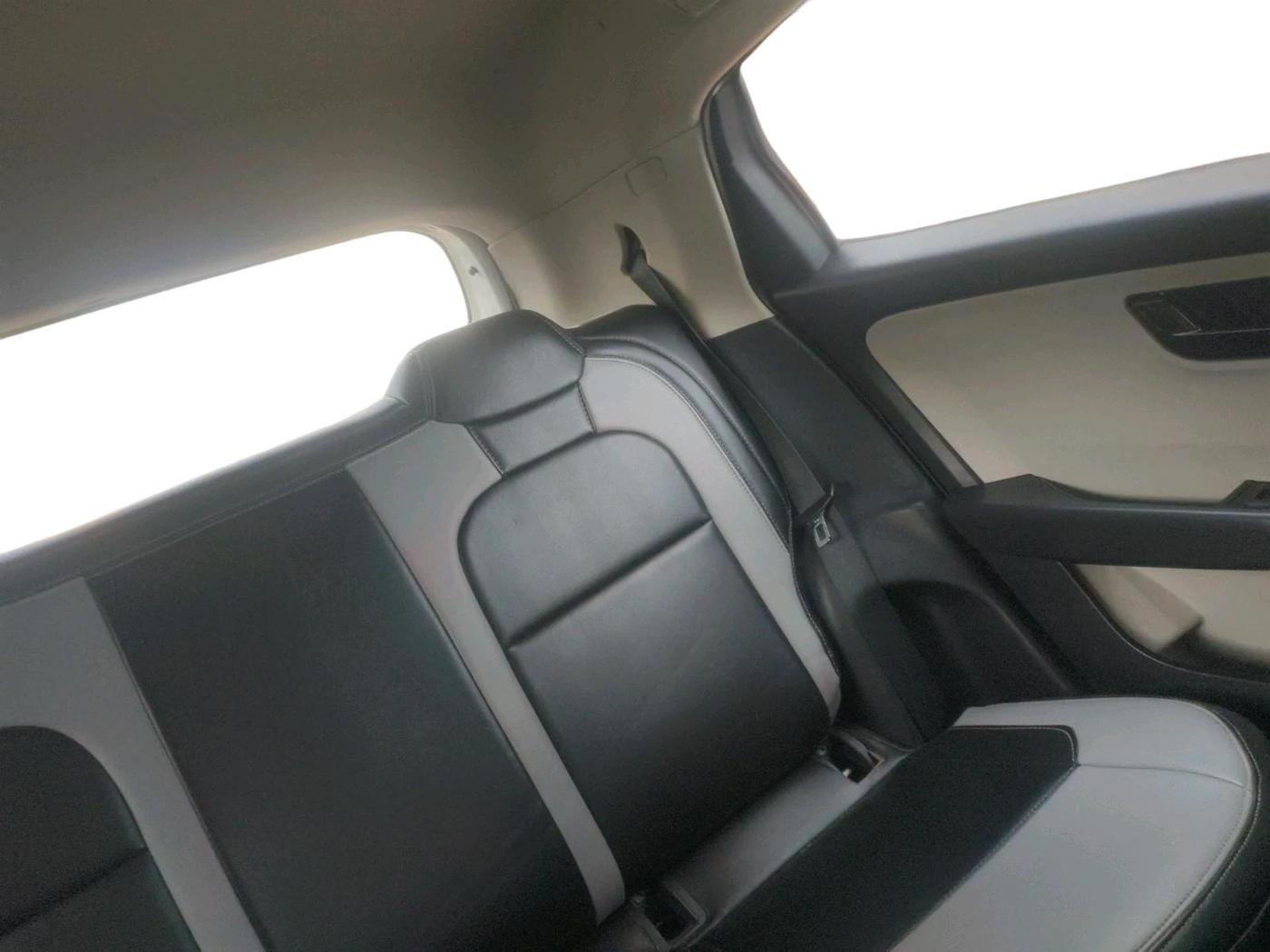 2024 Tata ALTROZ XM PETROL, Petrol, Manual, 25,462 km, interior