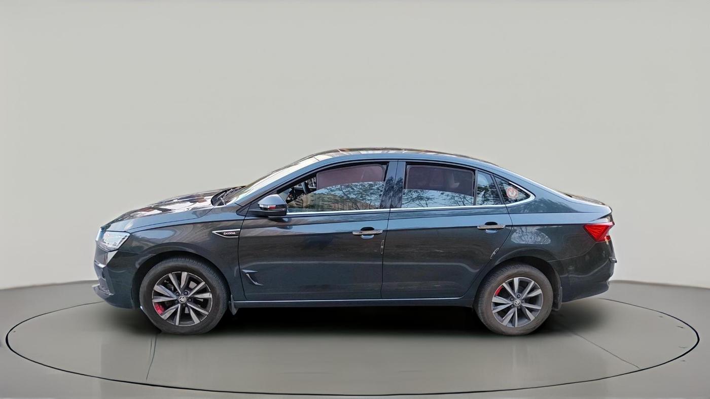 2022 Skoda SLAVIA STYLE 1.0L TSI MT, Petrol, Manual, 16,931 km, exterior