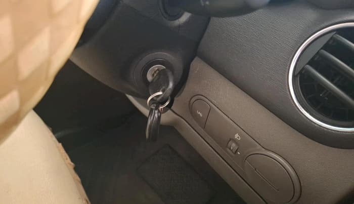 2012 Hyundai i10 MAGNA 1.1 LPG, Petrol, Manual, 1,92,966 km, interior