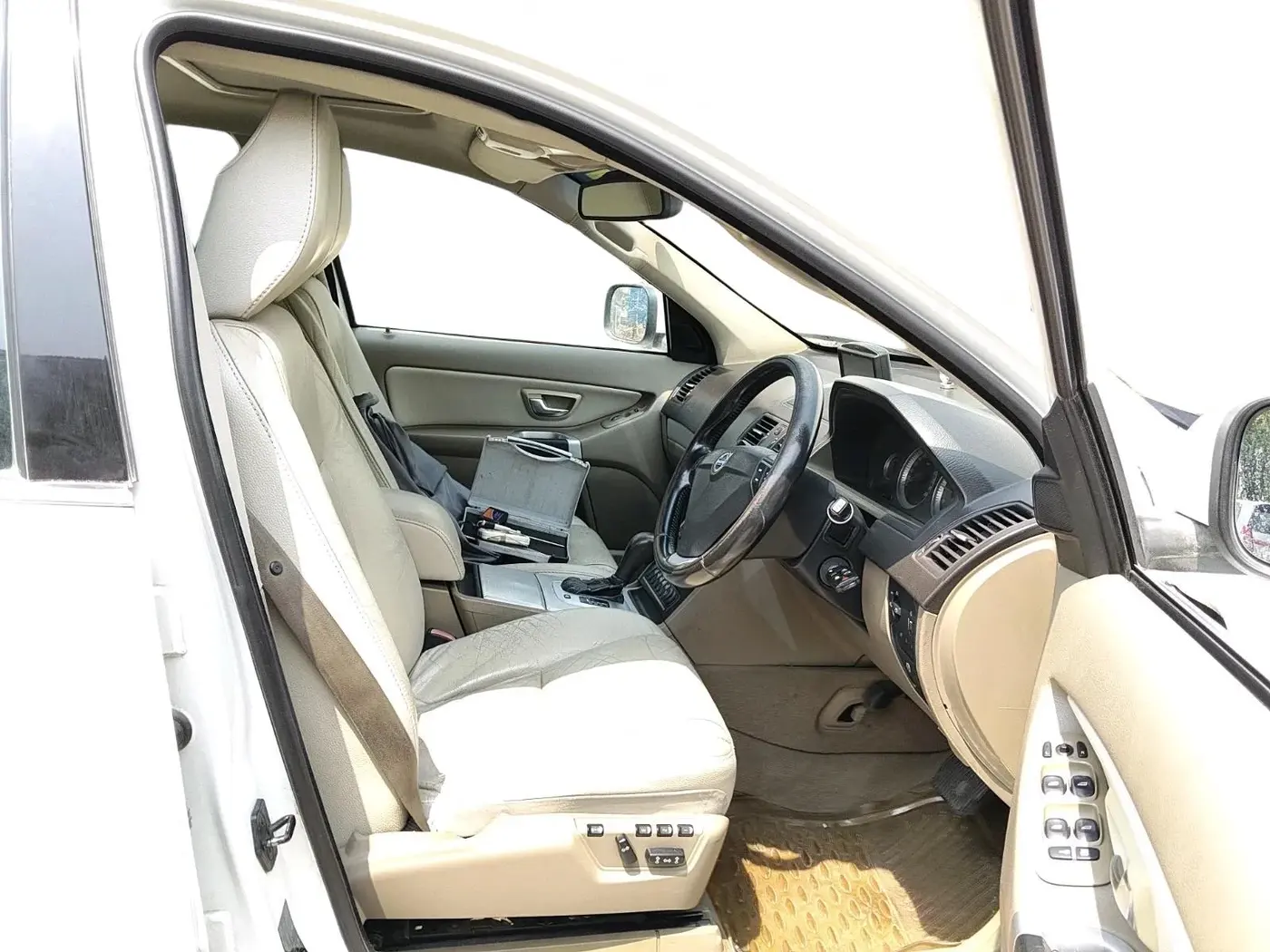 2012 Volvo XC 90 D5 AWD, Diesel, Automatic, 2,21,316 km, interior