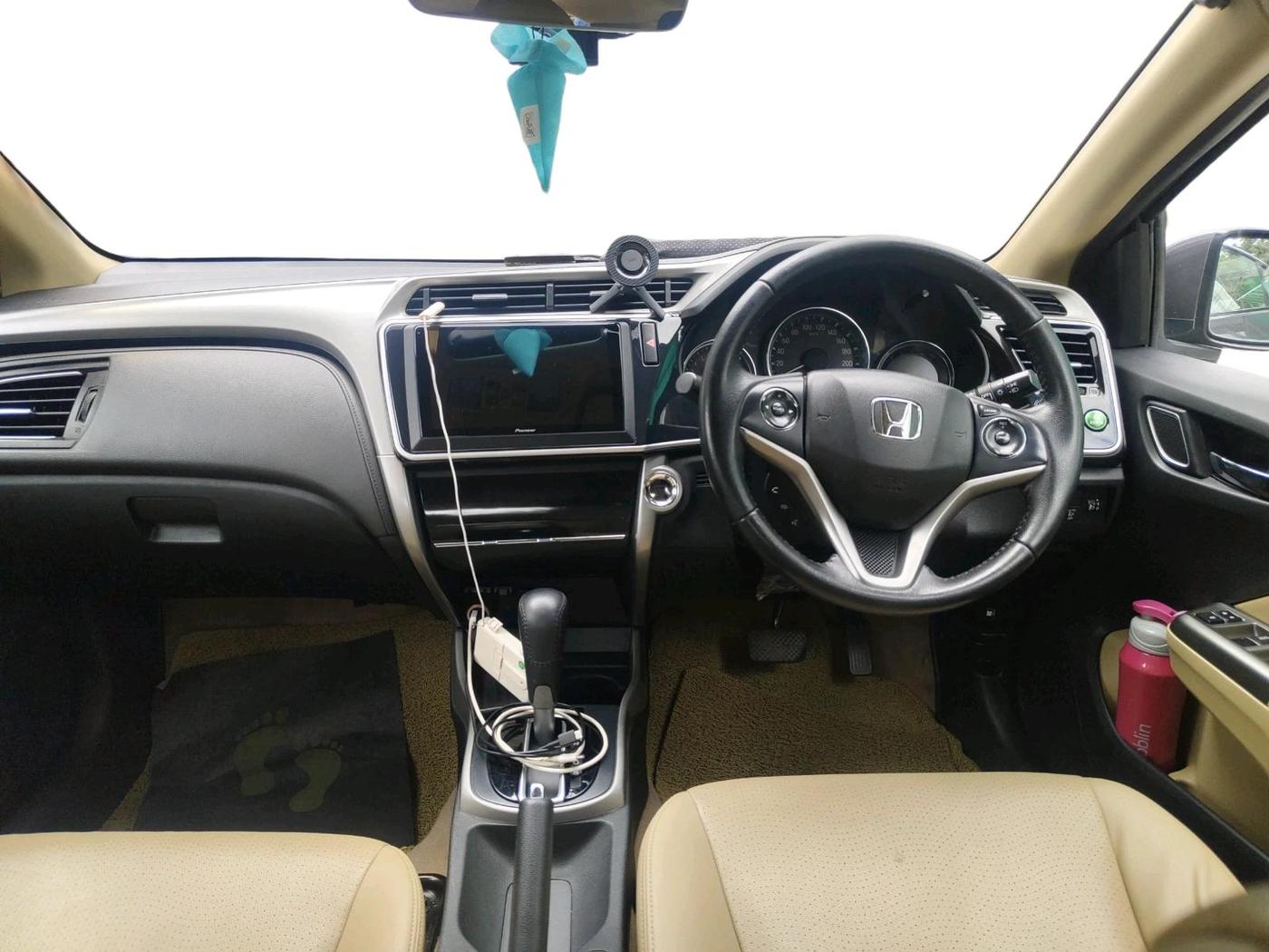 2017 Honda City 1.5L I-VTEC VX CVT, Petrol, Automatic, 1,29,517 km, interior