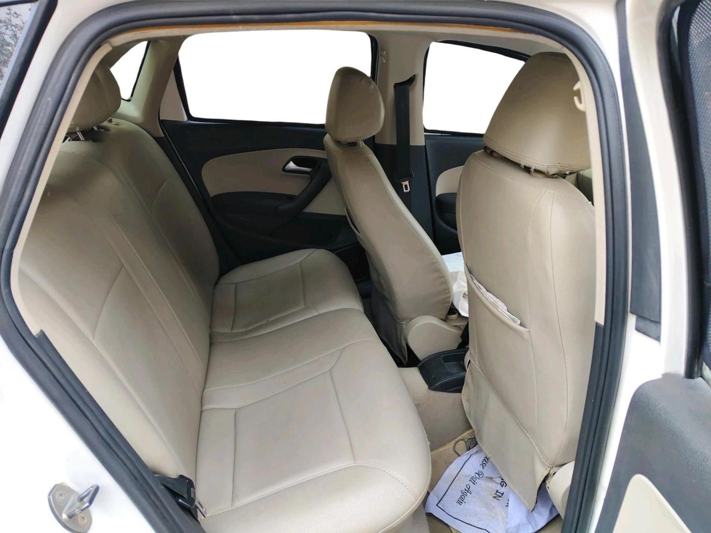 2011 Volkswagen Polo HIGHLINE 1.6L, Petrol, Manual, 1,20,718 km, interior