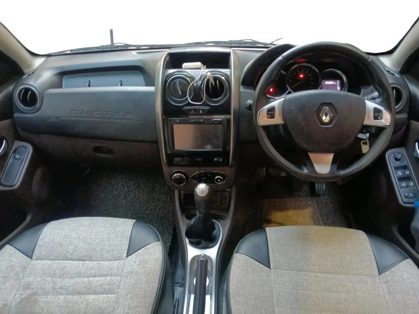 2017 Renault Duster 85 PS RXZ DIESEL, Diesel, Manual, 1,90,894 km, interior