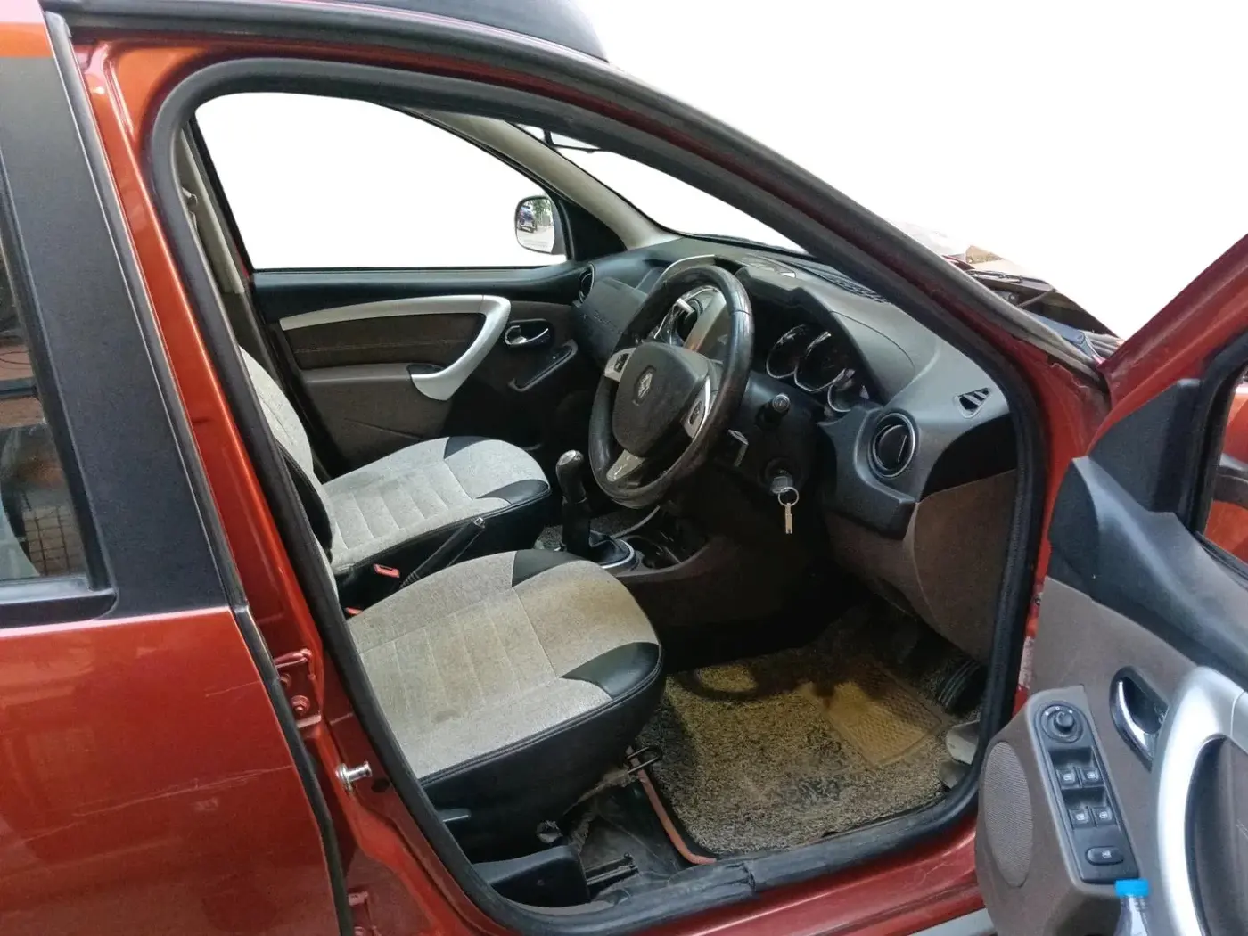 2017 Renault Duster 85 PS RXZ DIESEL, Diesel, Manual, 1,90,894 km, interior