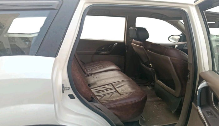 2012 Mahindra XUV500 W8, Diesel, Manual, 2,30,066 km, interior