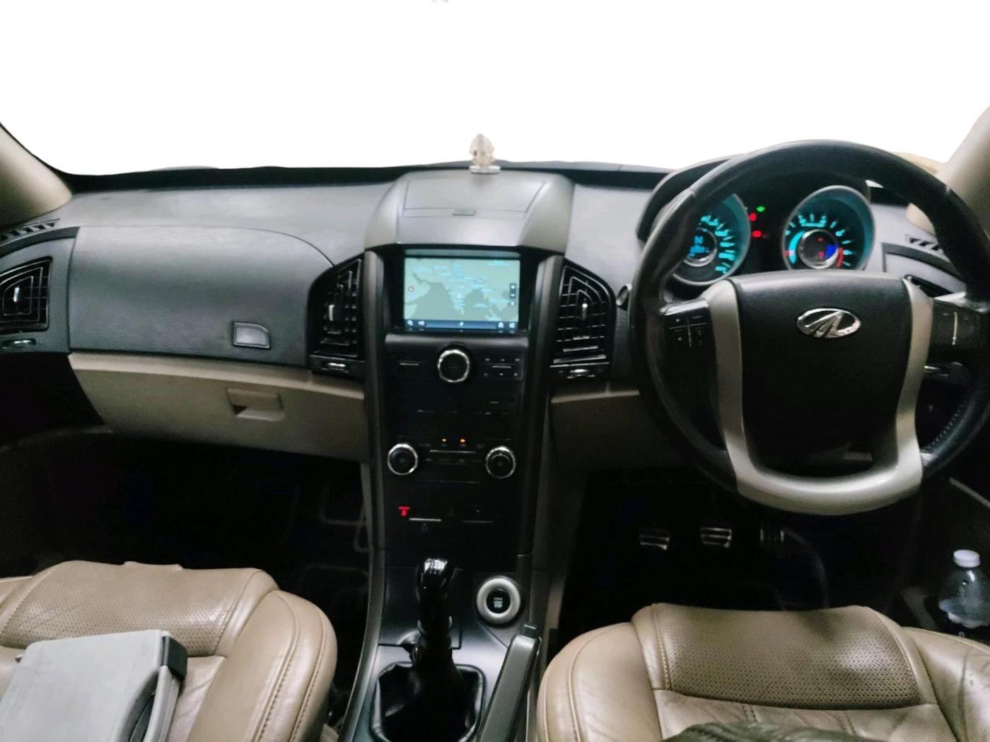 2015 Mahindra XUV500 W10, Diesel, Manual, 89,891 km, interior