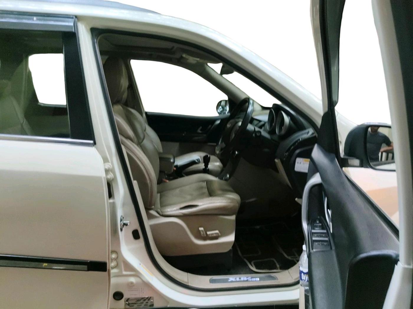 2015 Mahindra XUV500 W10, Diesel, Manual, 89,891 km, interior