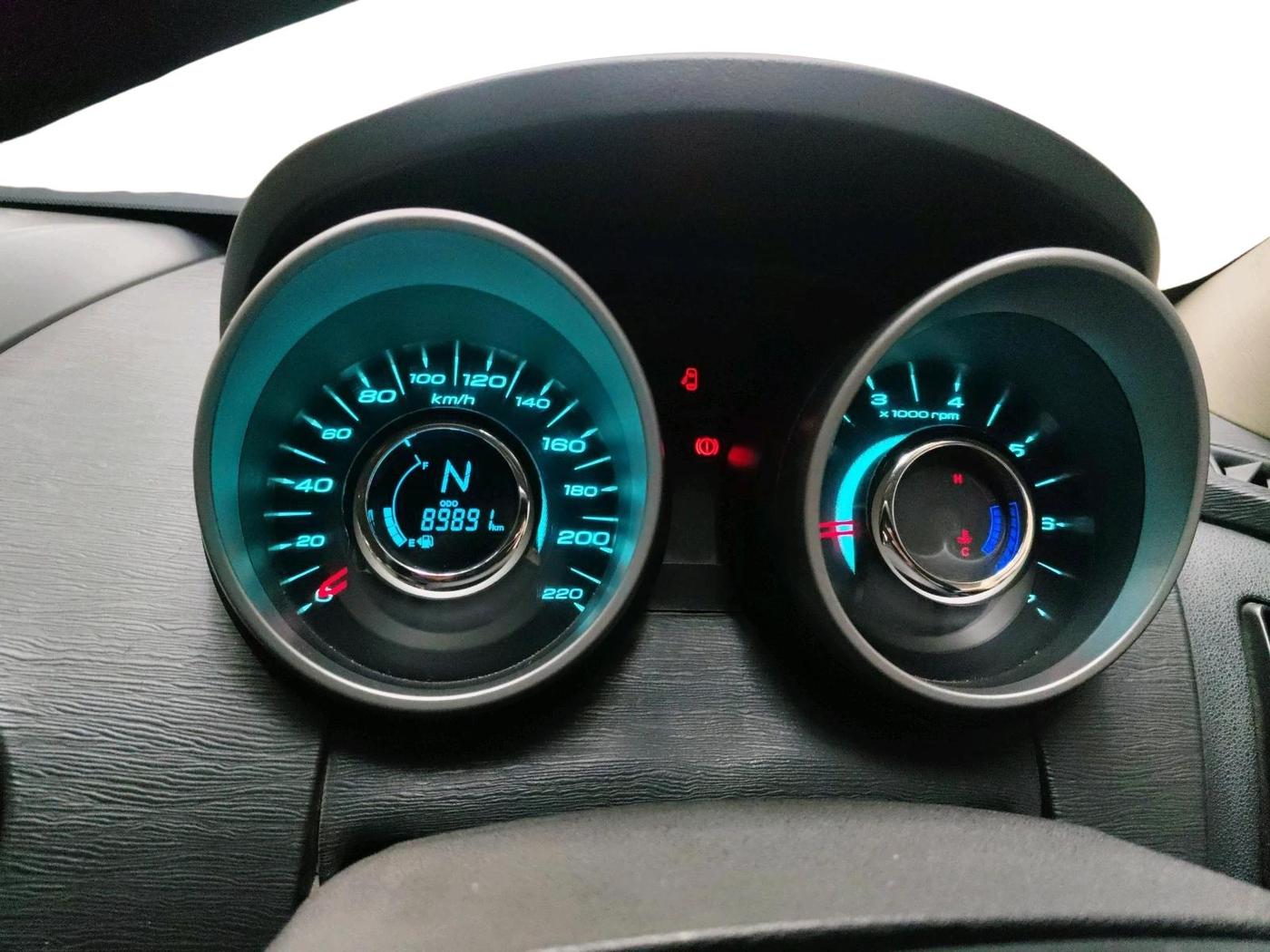 2015 Mahindra XUV500 W10, Diesel, Manual, 89,891 km, interior