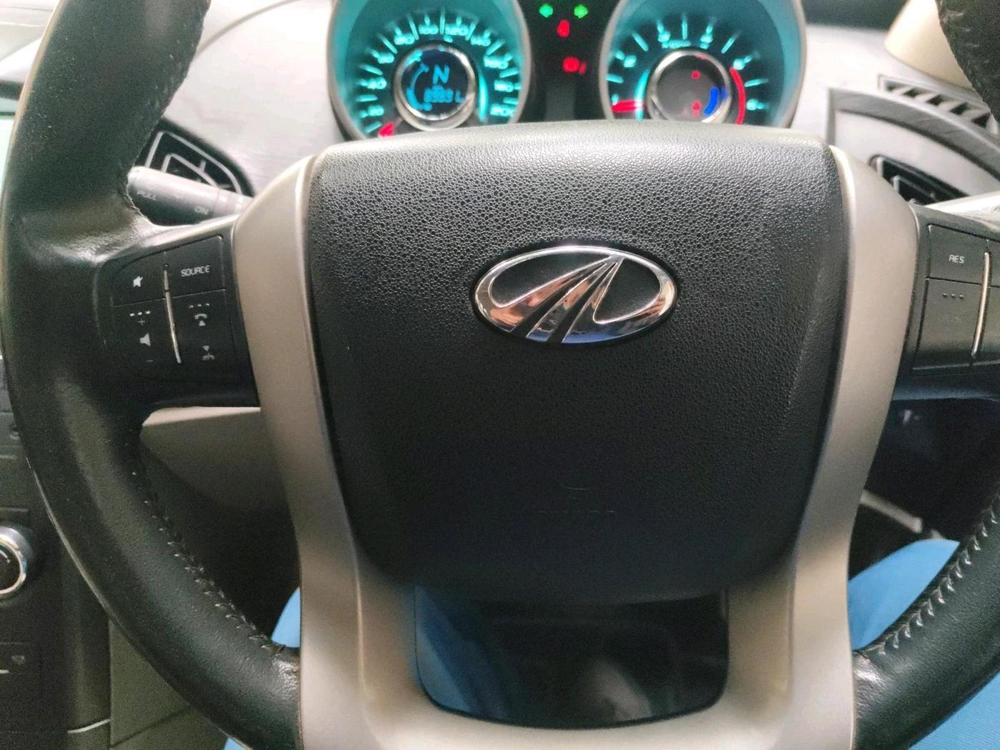 2015 Mahindra XUV500 W10, Diesel, Manual, 89,891 km, interior