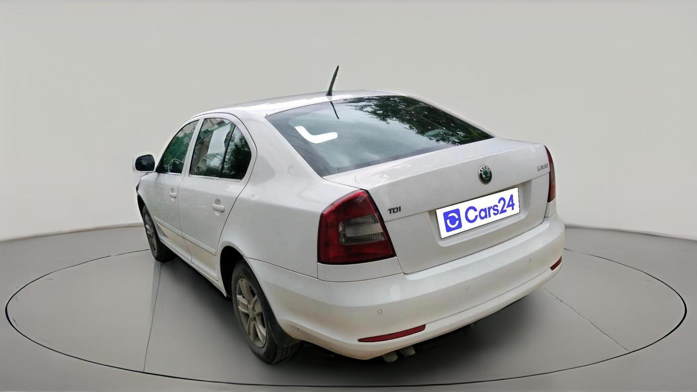 2012 Skoda Laura AMBITION 2.0 TDI CR MT, Diesel, Manual, 1,35,831 km, exterior