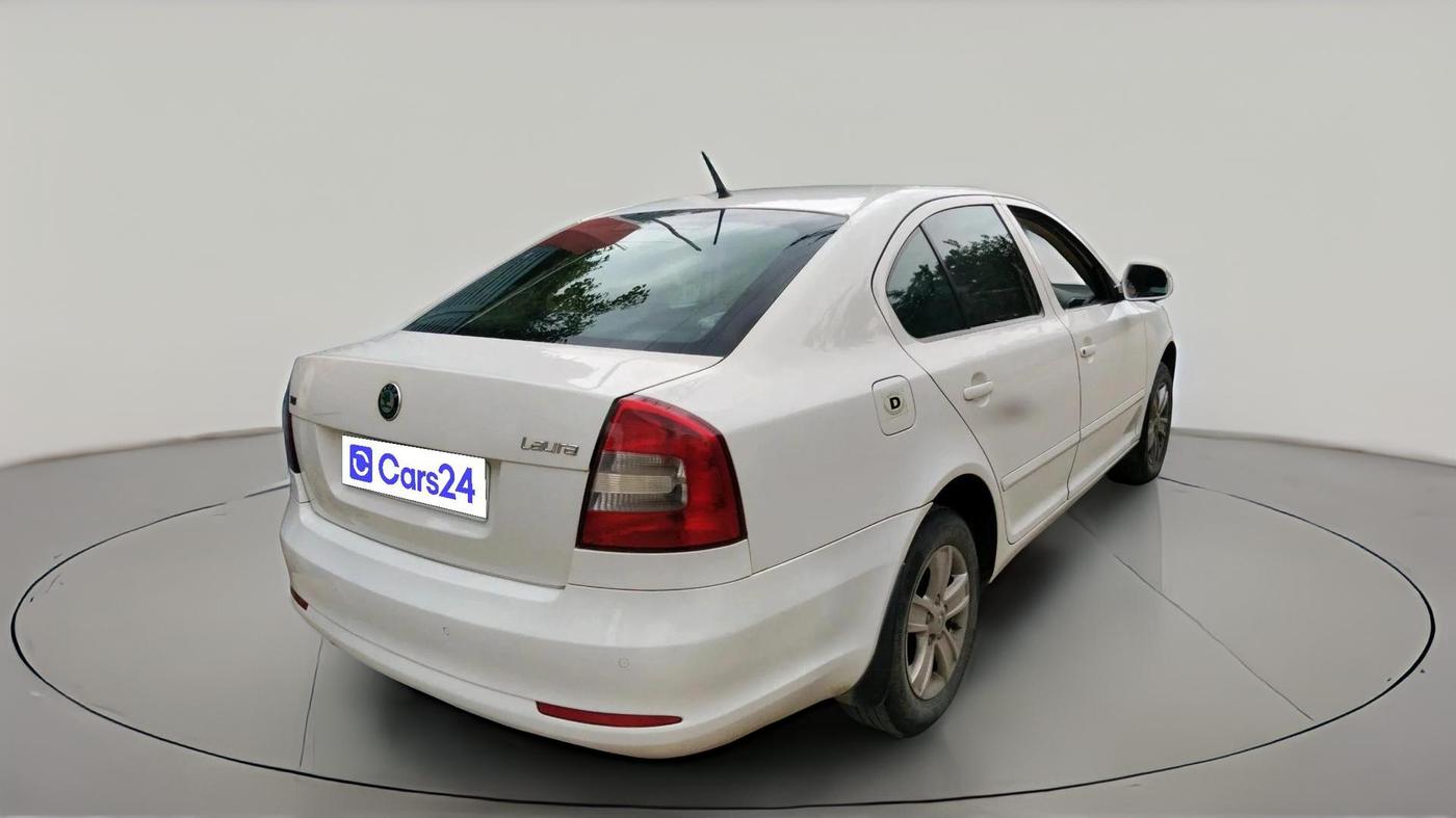 2012 Skoda Laura AMBITION 2.0 TDI CR MT, Diesel, Manual, 1,35,831 km, exterior