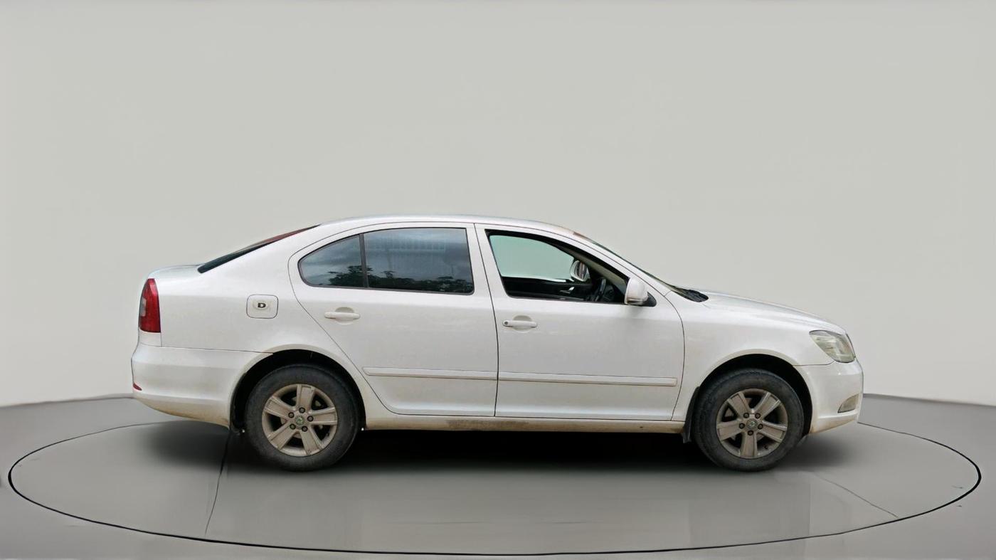 2012 Skoda Laura AMBITION 2.0 TDI CR MT, Diesel, Manual, 1,35,831 km, exterior