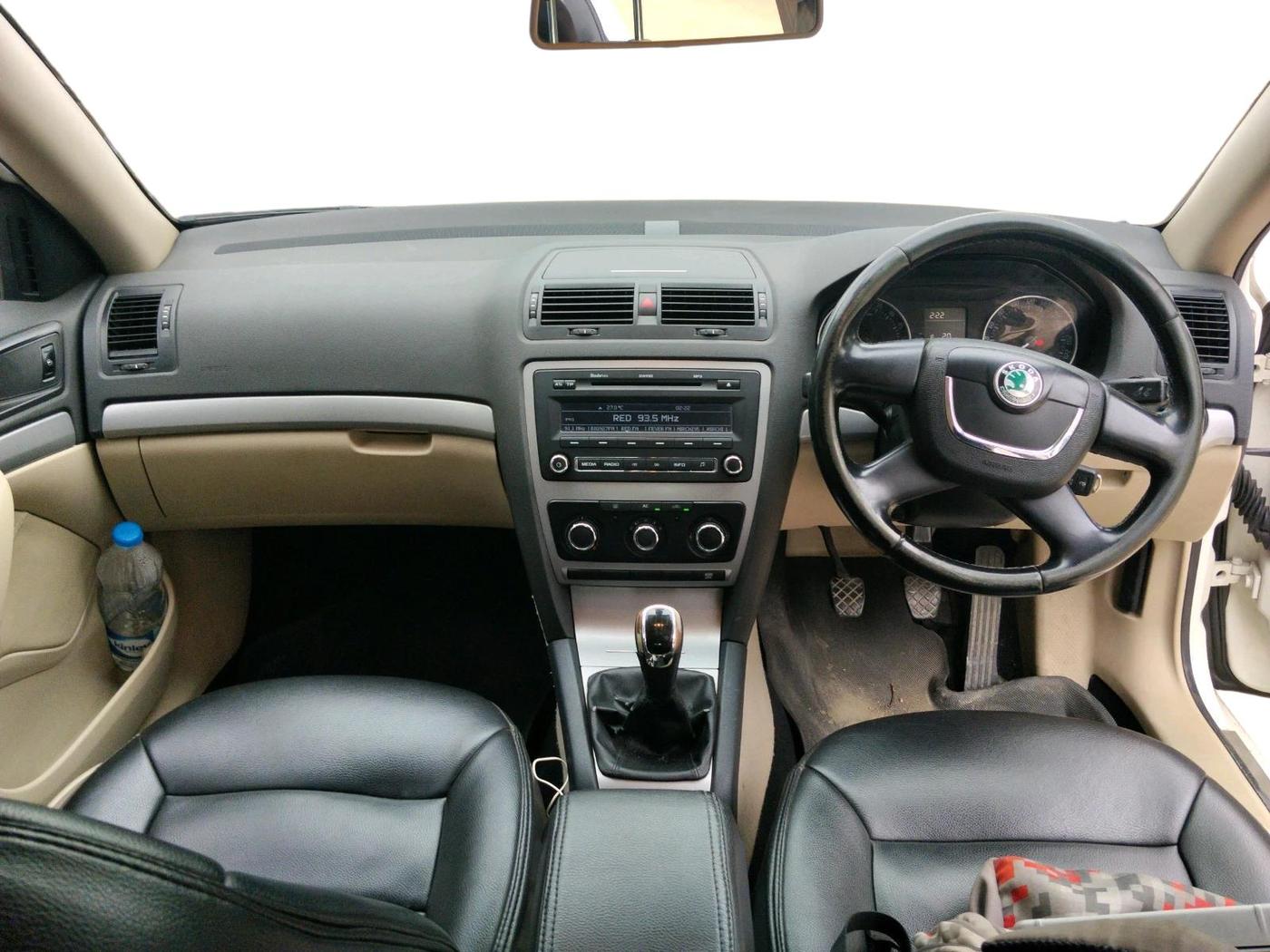2012 Skoda Laura AMBITION 2.0 TDI CR MT, Diesel, Manual, 1,35,831 km, interior