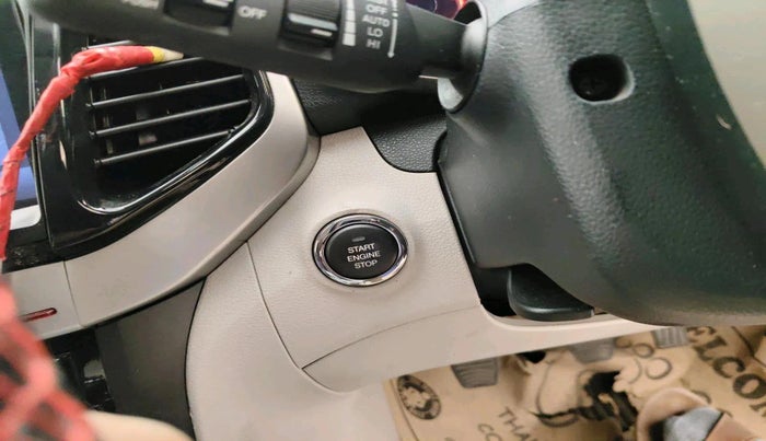 2021 Mahindra XUV300 W8 1.2 PETROL, Petrol, Manual, 43,723 km, interior
