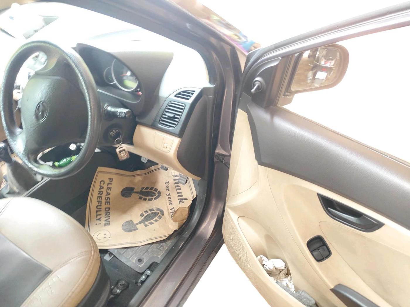 2015 Hyundai Eon MAGNA +, Petrol, Manual, 97,504 km, interior