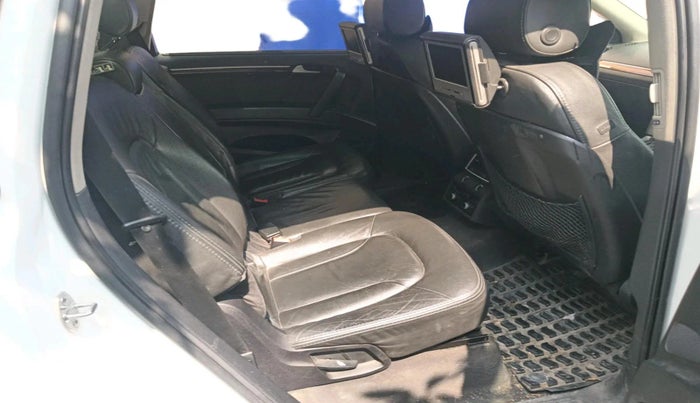 2010 Audi Q7 3.0 TDI QUATTRO, Diesel, Automatic, 1,00,843 km, interior