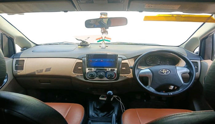 2015 Toyota Innova 2.5 GX 8 STR, Diesel, Manual, 1,95,406 km, interior