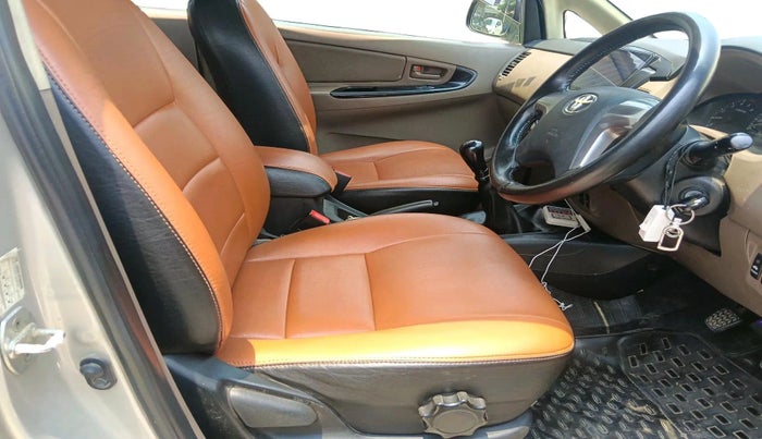 2015 Toyota Innova 2.5 GX 8 STR, Diesel, Manual, 1,95,406 km, interior