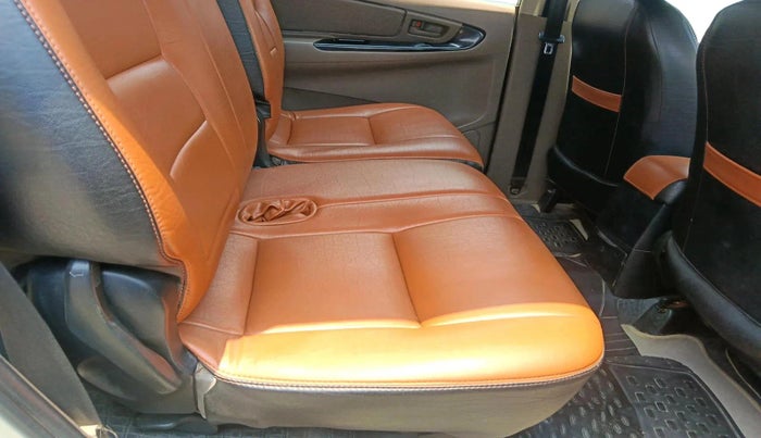2015 Toyota Innova 2.5 GX 8 STR, Diesel, Manual, 1,95,406 km, interior