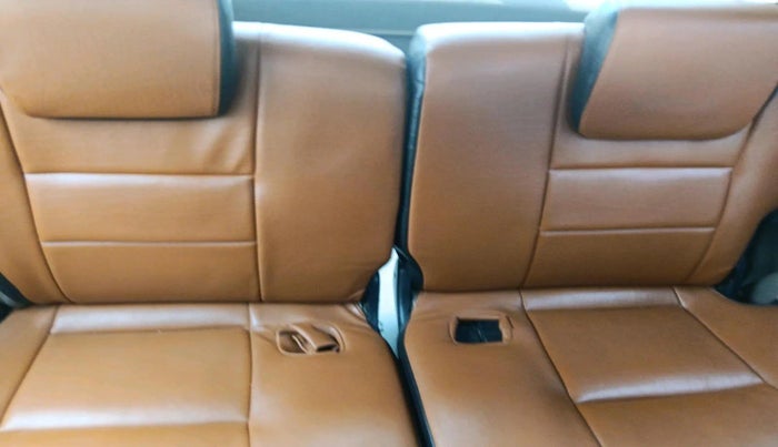 2015 Toyota Innova 2.5 GX 8 STR, Diesel, Manual, 1,95,406 km, interior
