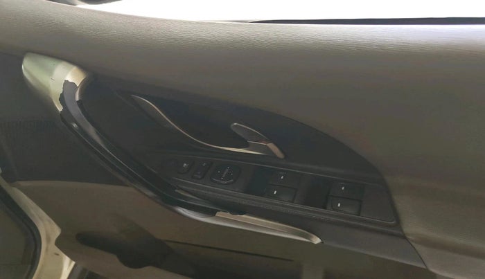 2012 Mahindra XUV500 W8, Diesel, Manual, 1,54,798 km, interior