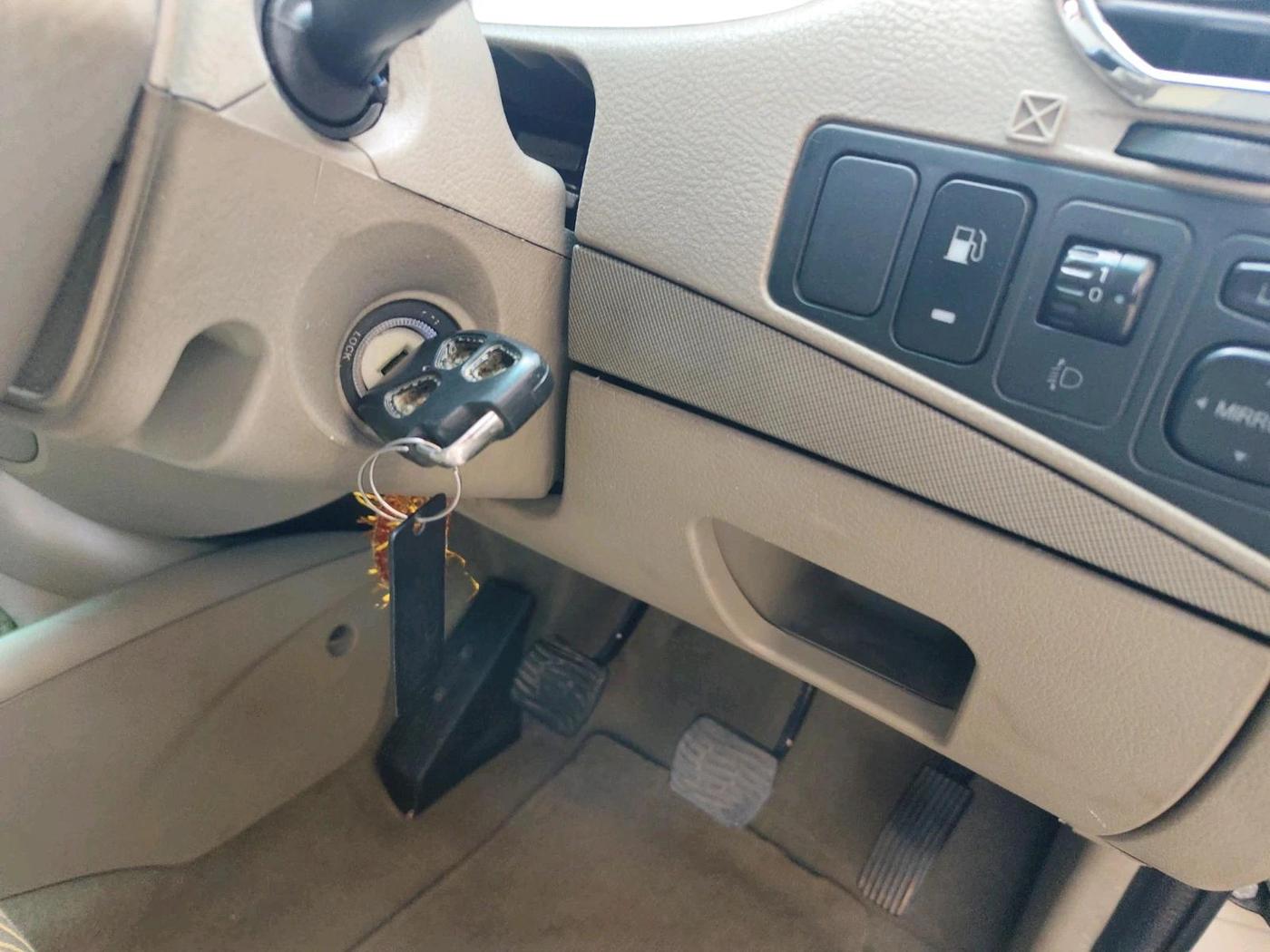 2013 Mahindra Quanto C6, Diesel, Manual, 83,905 km, interior