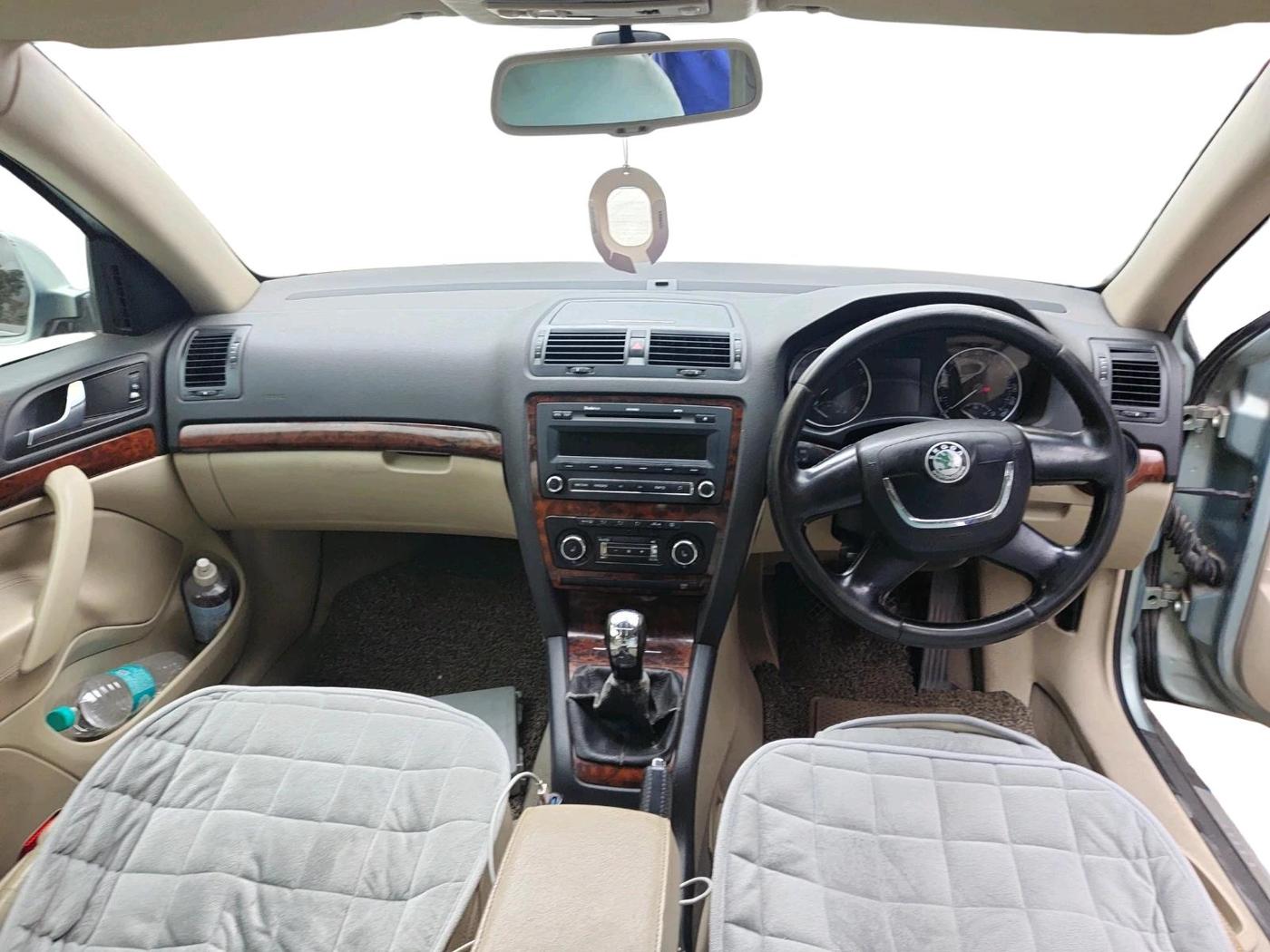 2009 Skoda Laura ELEGANCE 1.9 TDI MT, Diesel, Manual, 1,71,739 km, interior