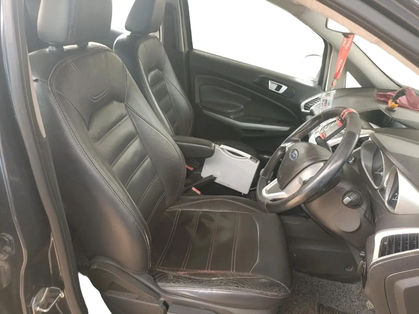 2014 Ford Ecosport TITANIUM 1.5L DIESEL (OPT), Diesel, Manual, 1,85,976 km, interior