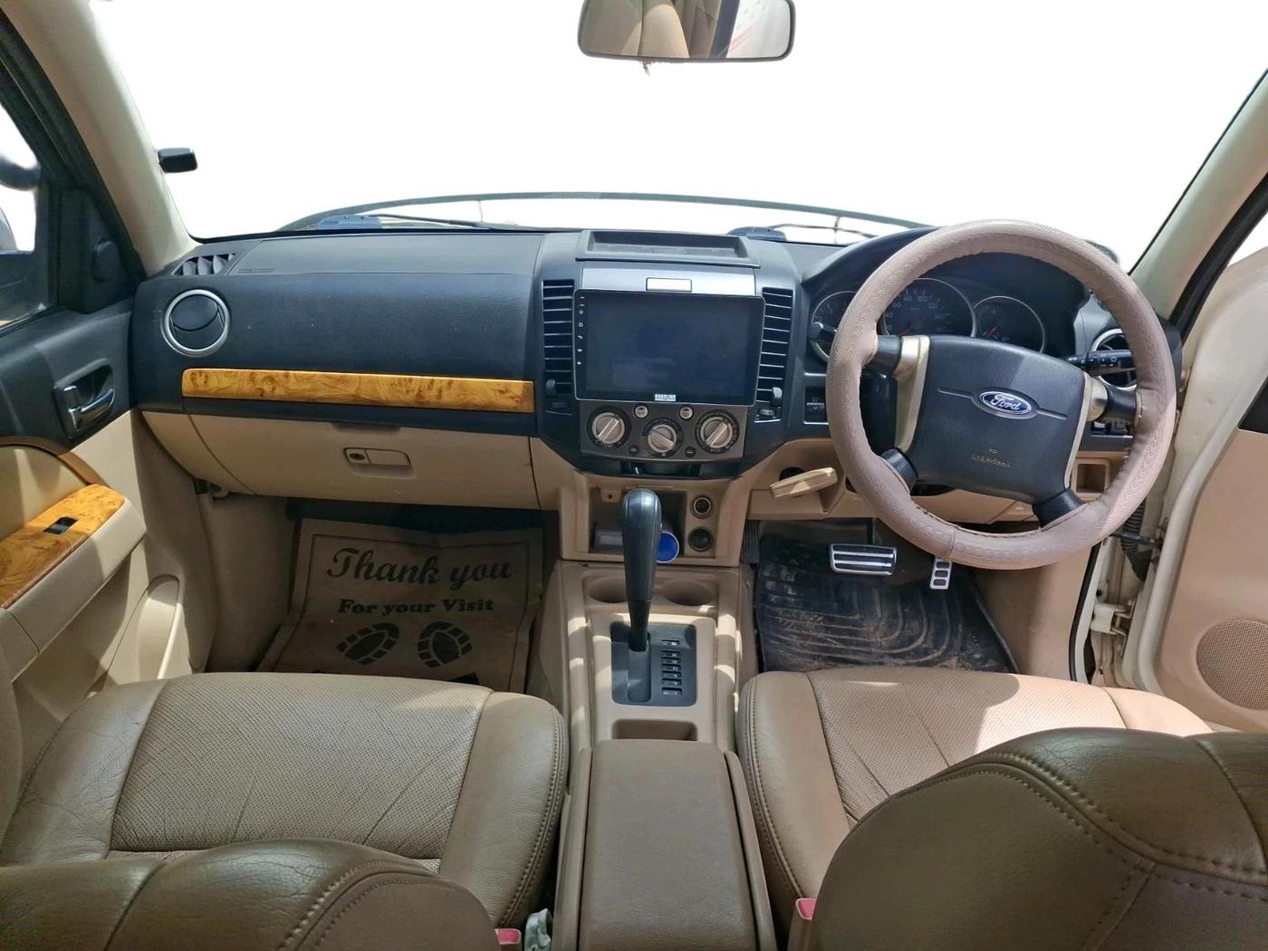 2011 Ford Endeavour 3.0L 4X2 AT, Diesel, Automatic, 90,149 km, interior